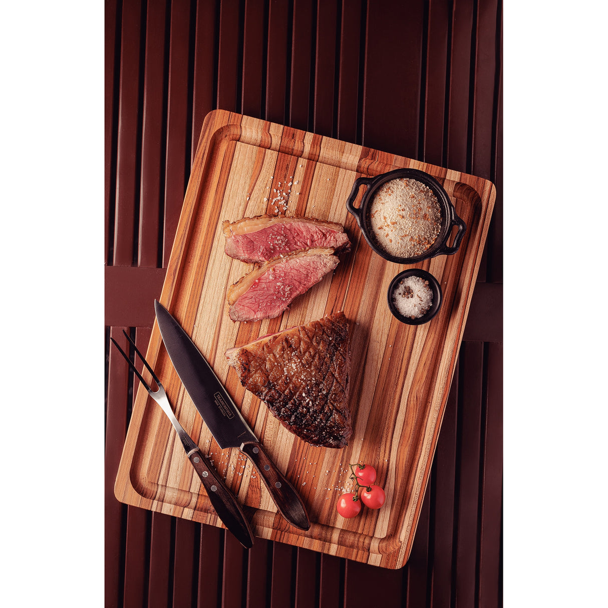 Premium grila dēlis ar rokturi no FSC sertificēta tīkkoka, ar ērtu gropi un izturīgu minerāleļļas apdari, 40x30 cm