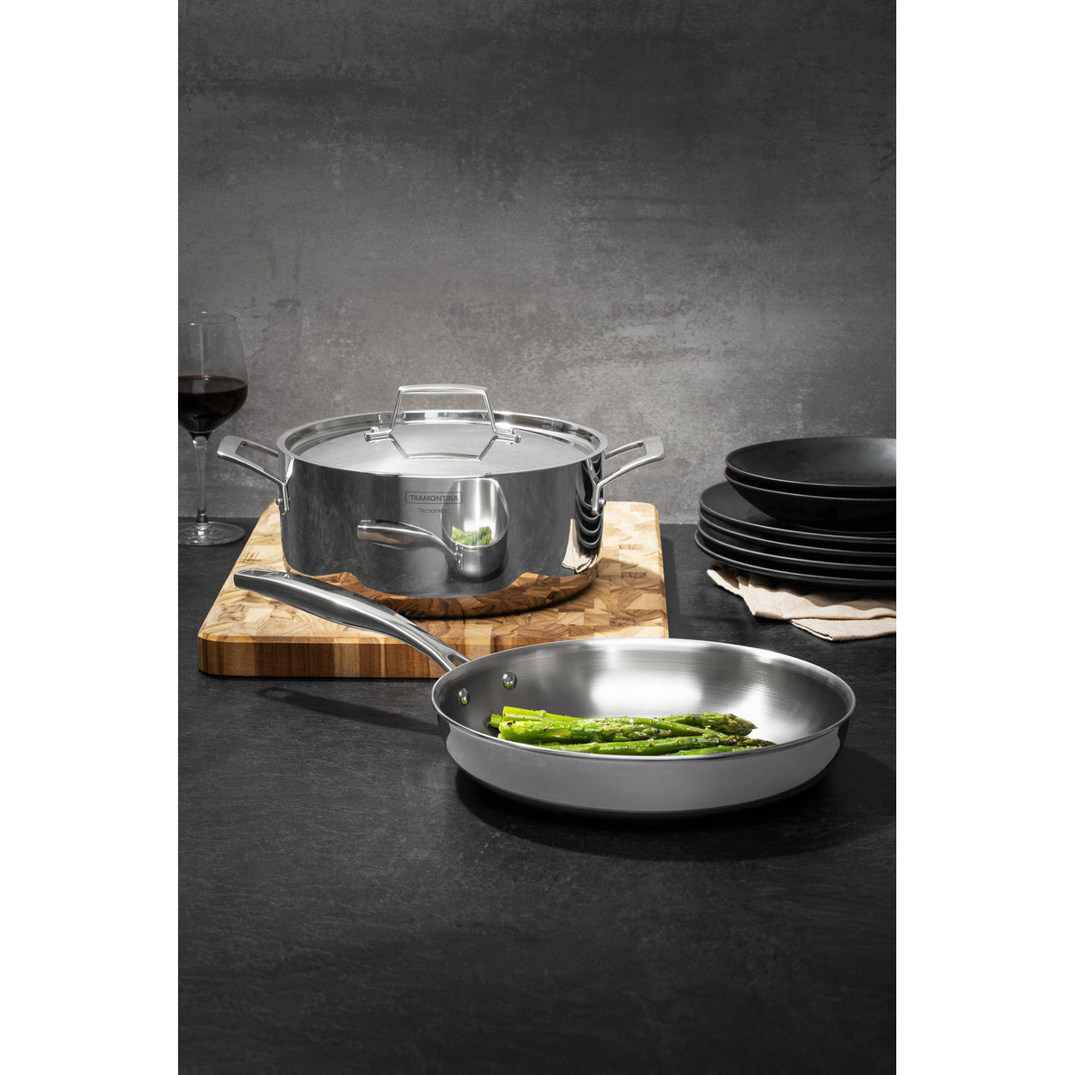 GRANO, 30 cm nerūsējošā tērauda cepšanas panna ar trīsslāņu korpusu un garu rokturi