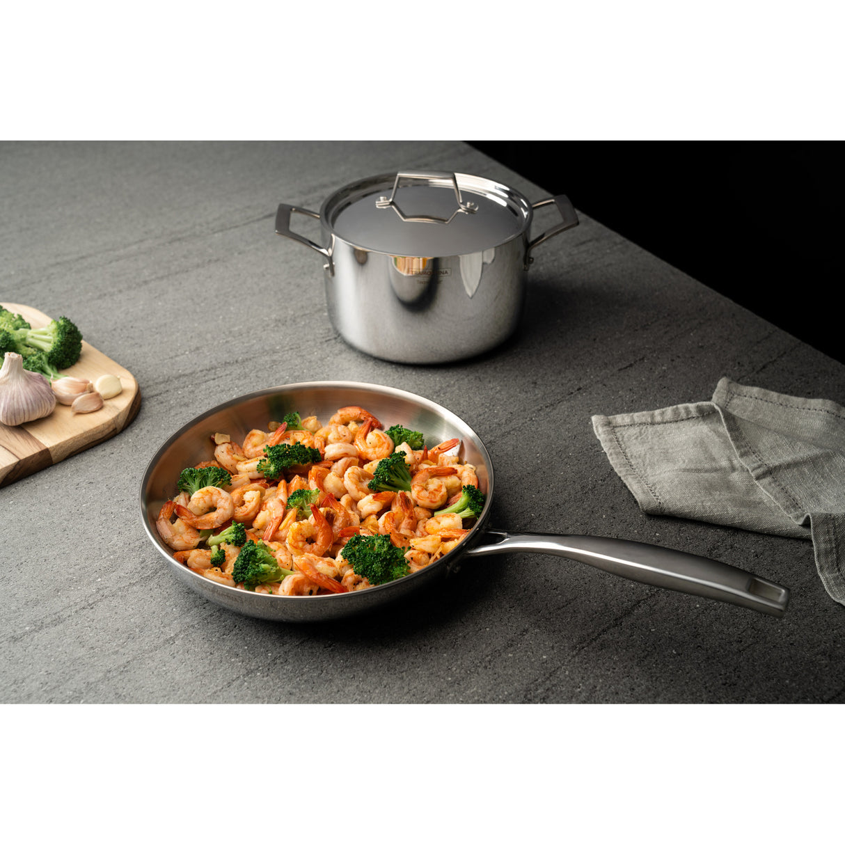 GRANO, 26 cm stainless steel frying pan with tri-ply body and long handle